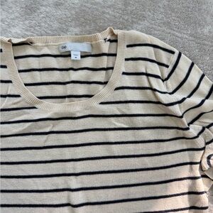 GAP Women's Cream and Black Striped Sweater